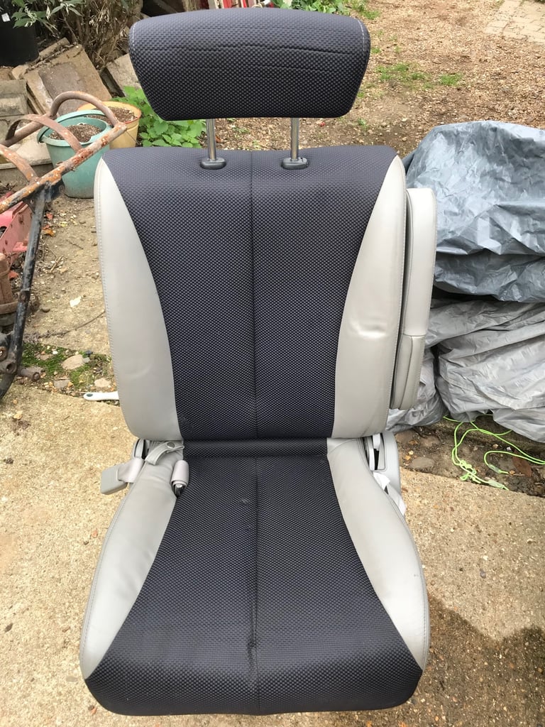 Seats for Nissan el grand, 2004, 3490 (cc) car seats x 2