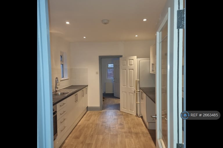 4 bedroom house in Grove Crescent, Teignmouth, TQ14 (4 bed) (#2663485)