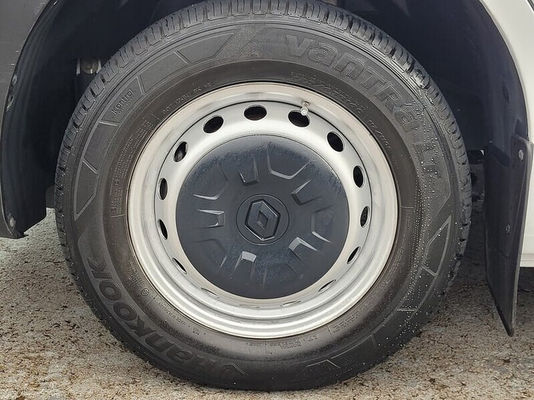 2023 Renault Master 145ps ENERGY 35 Business Luton Low Loader LWB 4.85m with Roller Shutter Doo L...