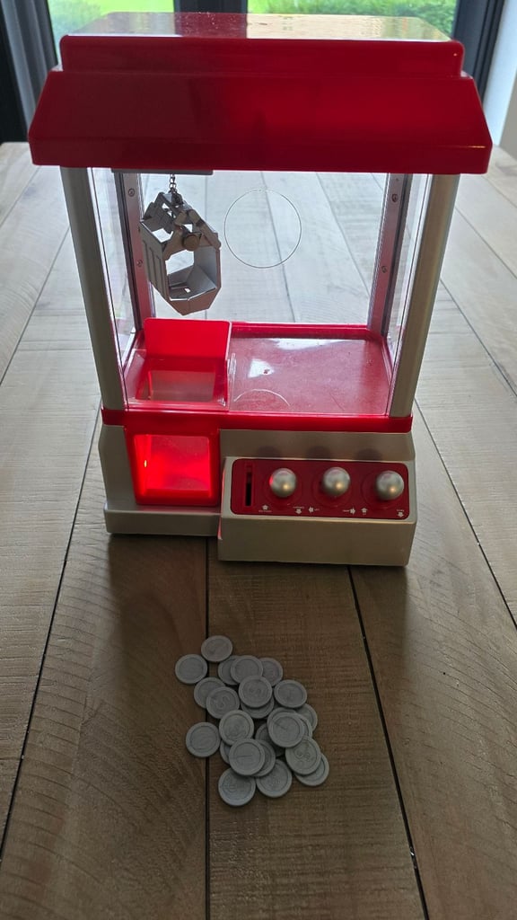 Mini toy grabber/claw machine
