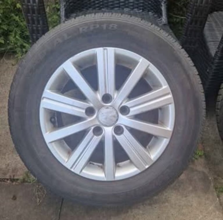 VW Golf alloy wheels