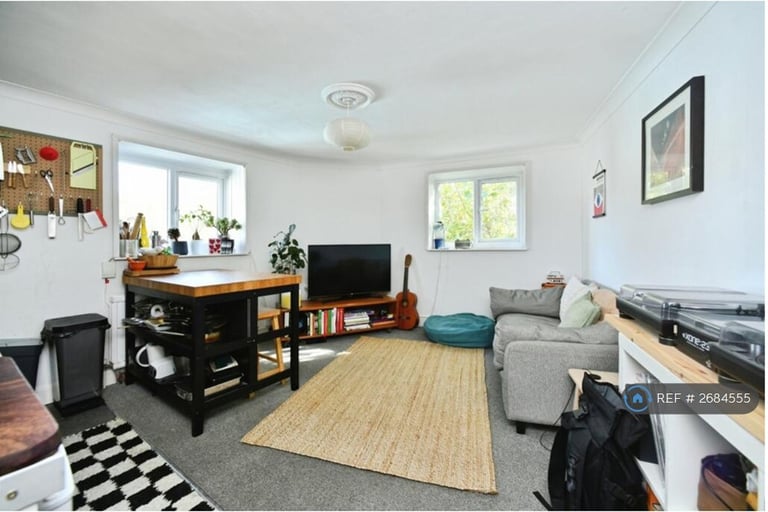 2 bedroom flat in Clyde Rd, Brighton, BN1 (2 bed) (#2684555)