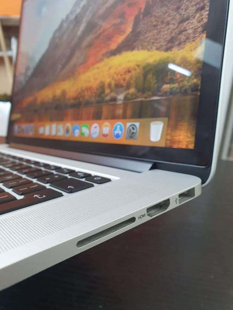 MacBook pro 15 Inch, 16 GB RAM, I7 Intel  