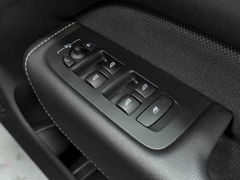 2021 Volvo XC60 R-Design Pro T8 AWD (390 hp) Auto ESTATE Petrol/Electric Hybrid Automatic