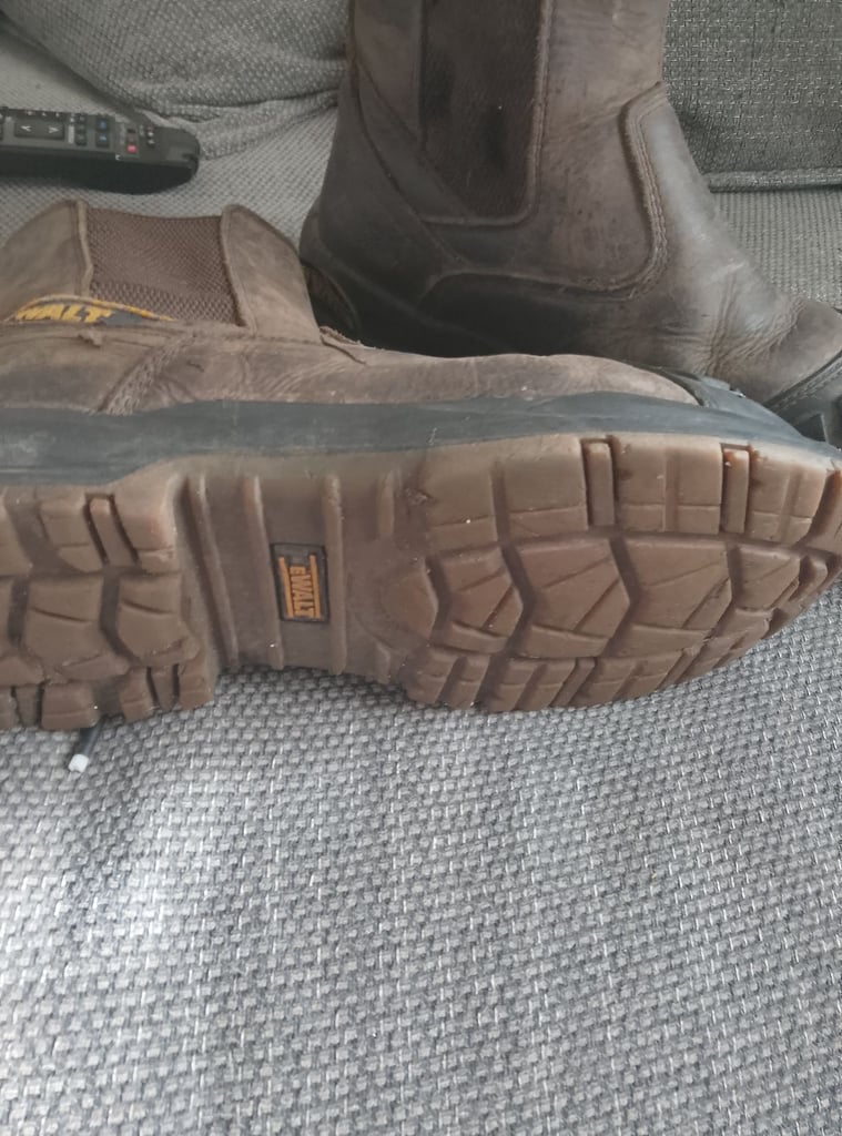 DeWalt mens steal cap boots 