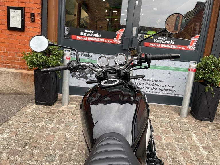 2022 Kawasaki Z900RS retro style motorbike - Custom painted