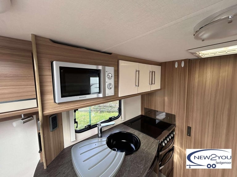 2015 Lunar Conquest CK 2 Berth Caravan + Motor mover - STOCK S048