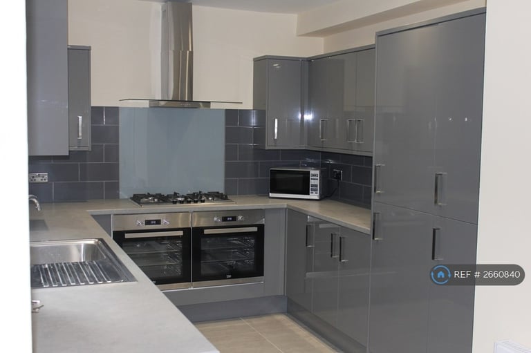 image for 6 bedroom house in Deramore Street, Manchester, M14 (6 bed) (#2660840)