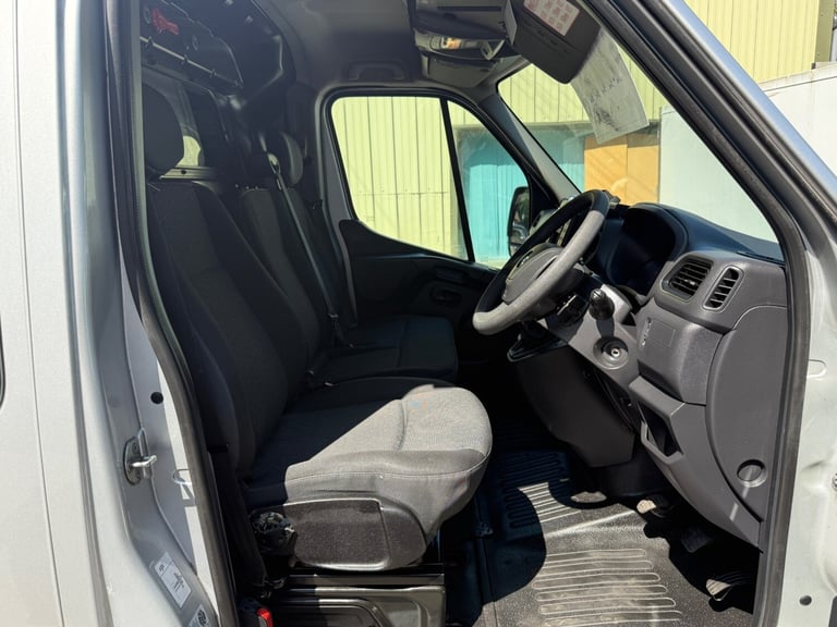 2020 VAUXHALL MOVANO 2.3L DIESEL SILVER MANUAL 9 SEATER CREW COMBI VAN - 97K