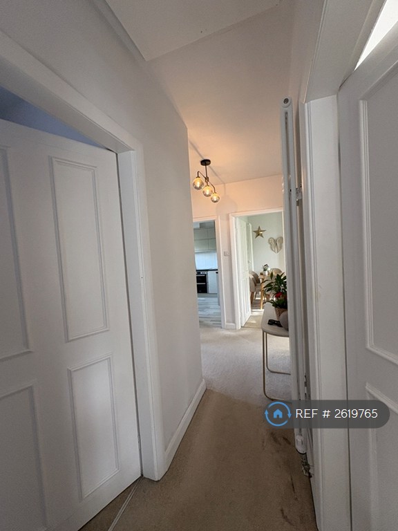 3 bedroom flat in Fieldview, London, SW18 (3 bed) (#2619765)