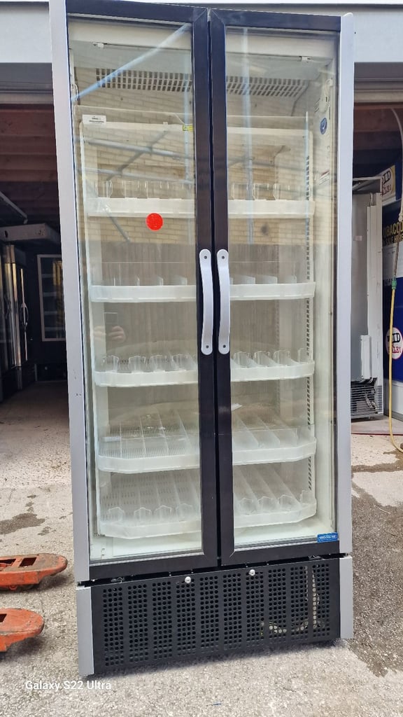 image for FRIGOGLASS COMMERCIAL DOUBLE DOORS DRINKS DISPLAY COOLER FULLY WORKING EXCELLENT CONDITION 