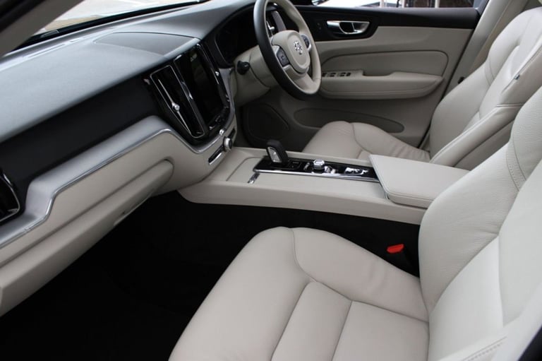 2021 Volvo XC60 2.0 B5 MHEV Momentum SUV 5dr Petrol Hybrid Auto AWD Euro 6 (s/s) (250 ps) ESTATE ...
