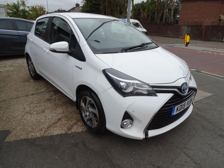 image for 2015 Toyota Yaris 1.5 VVT-h Icon Hatchback 5dr Petrol Hybrid E-CVT Euro 6 (101 ps) HATCHBACK Petr...