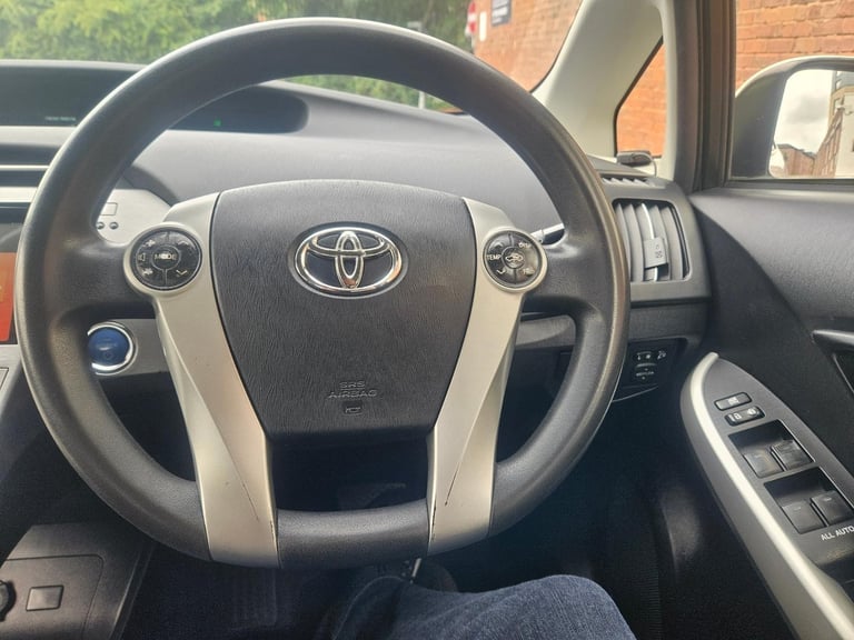 Toyota Prius 1.8 hybrid fully serviced including new batteries fitted 