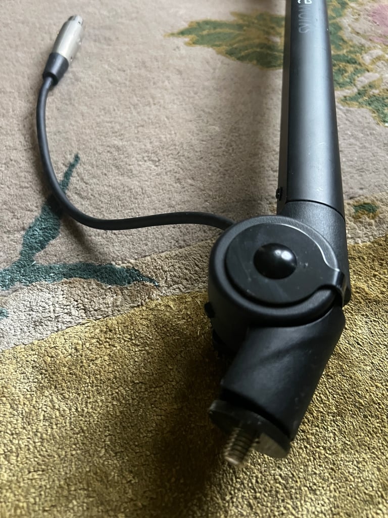  Gator microphone table stand 