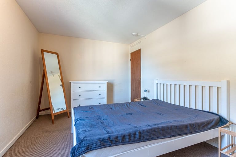  Fantastic, 3 bedroom, HMO flat over two levels, near the Pleasance – available NOW
