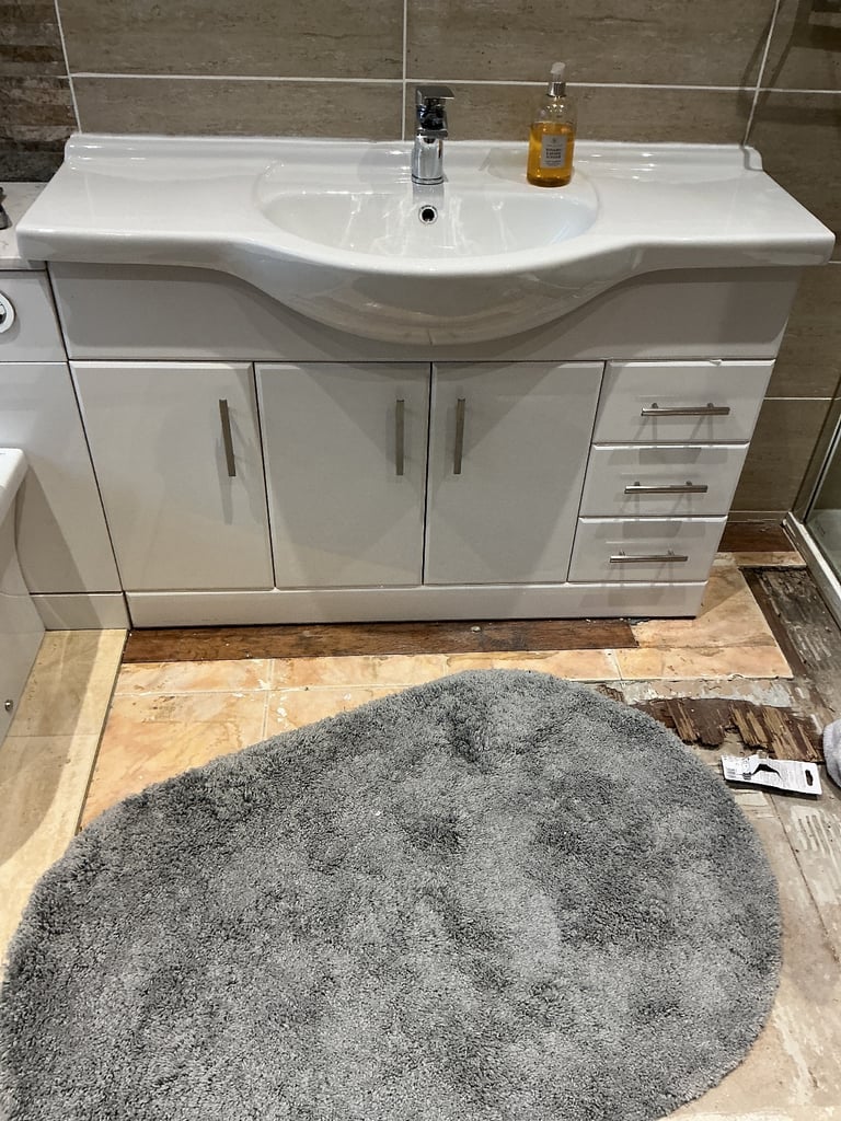 image for Bathroom cabinet & sink