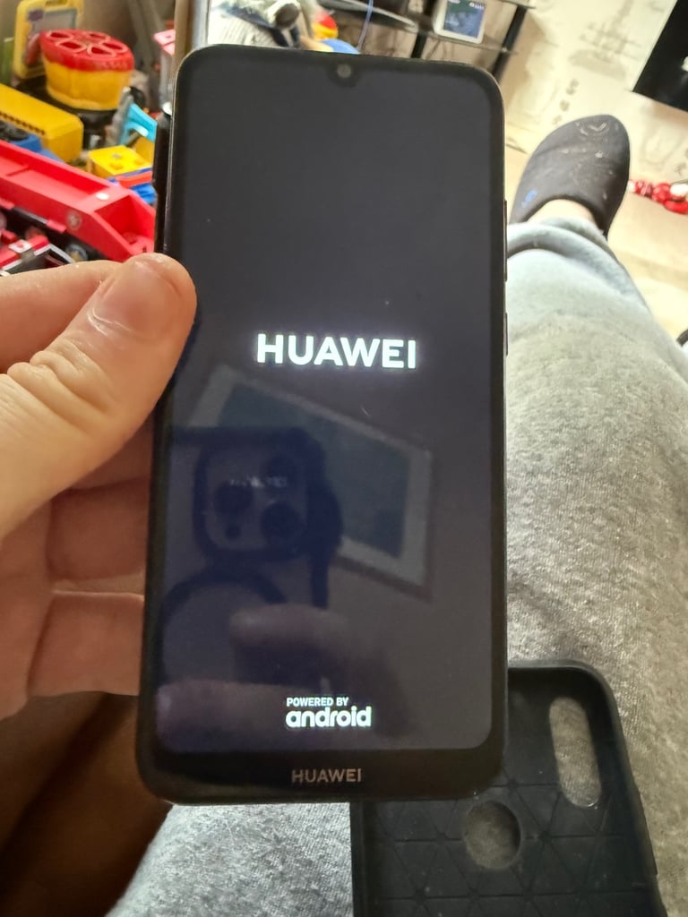 As new huwaie mobile phone open all networks in black £70
