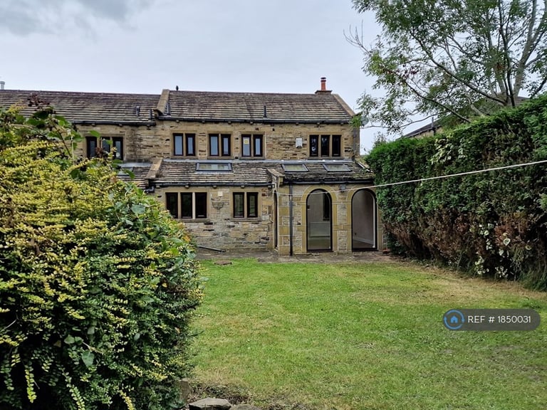 3 bedroom house in Fulstone Road, Huddersfield, HD4 (3 bed) (#1850031)