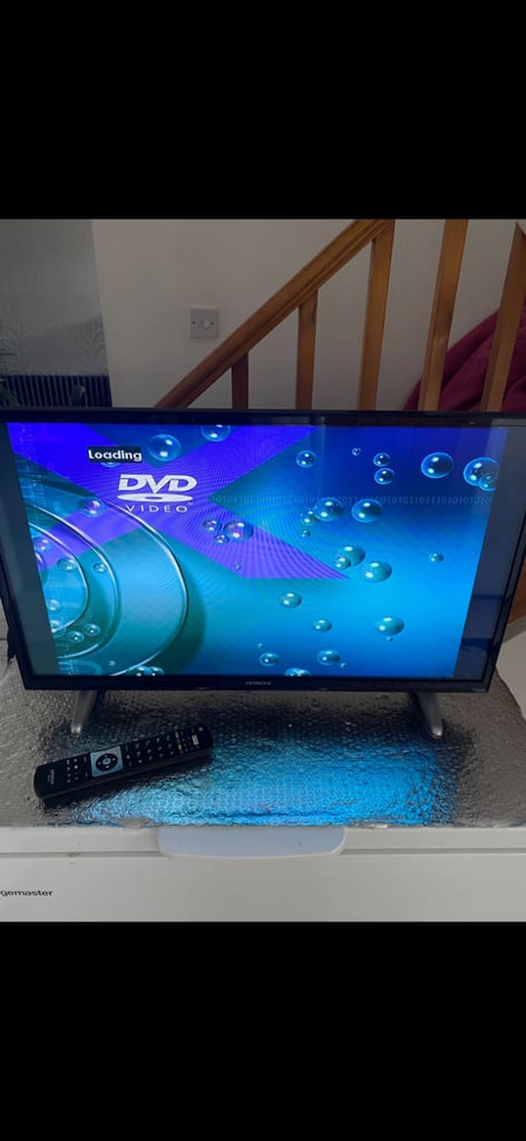 Hitachi 32 inch smart tv/dvd