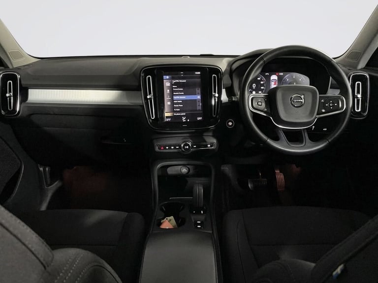 2020 Volvo XC40 2.0 D3 MOMENTUM 5d 148 BHP Estate Diesel Automatic