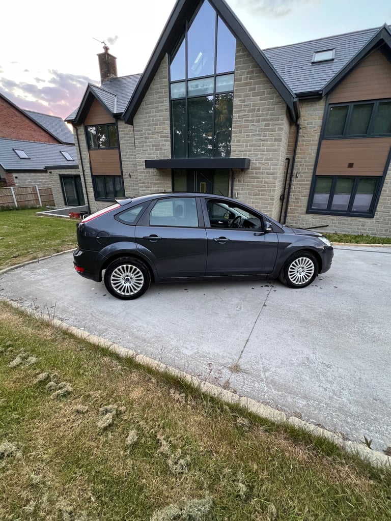 2010 Ford Focus 1.6 Titanium 5dr HATCHBACK Petrol Manual