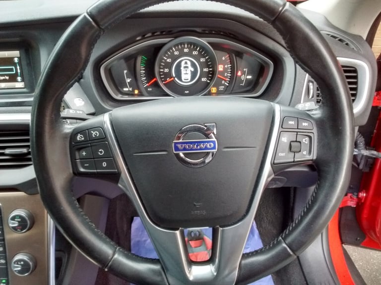 2015 Volvo V40 Cross Country D2 [120] FSH Cross Country Lux 5dr HATCHBACK Diesel Manual