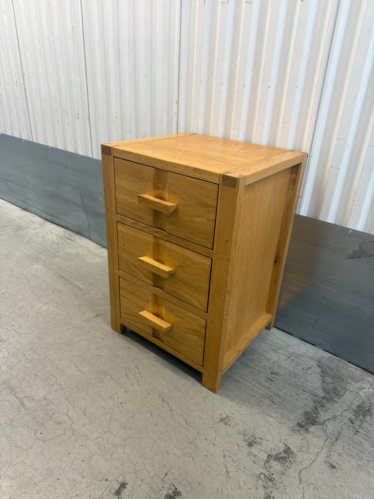 Solid Oak Monterey Bedside Table
