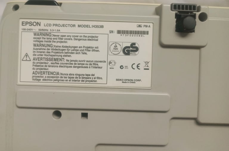 Epson LCD Projector model H353B with original remote control and power cable FAULTY