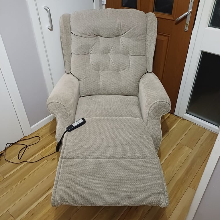 Electric rise and recliner 