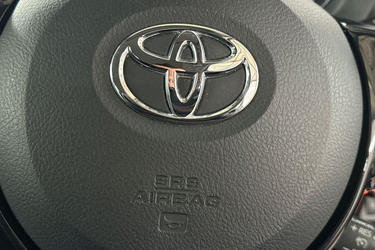 2018 Toyota Yaris 1.0 VVT-i Icon Tech 5dr HATCHBACK PETROL Manual