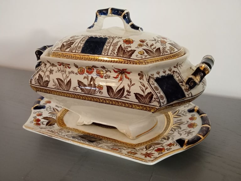 Ceramic pottery tureen 