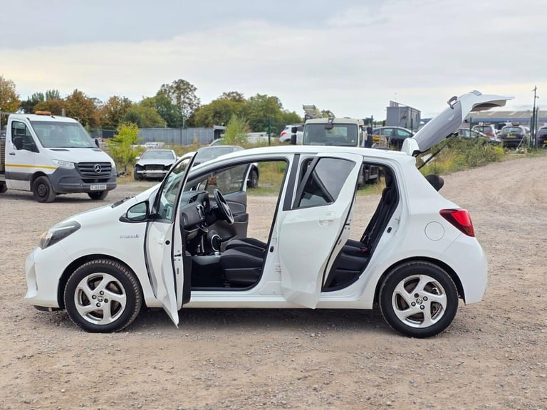 2016 Toyota Yaris 1.5 VVT-h Icon Hatchback 5dr Petrol Hybrid E-CVT Euro 6 (101 ps) Hatchback Hybr...