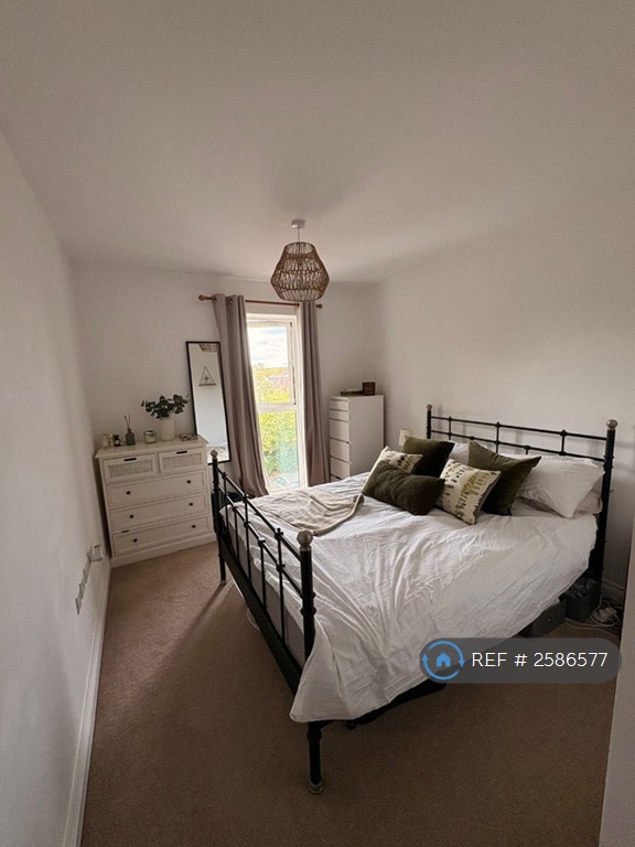 1 bedroom flat in Roland Street, St Albans, AL1 (1 bed) (#2586577)