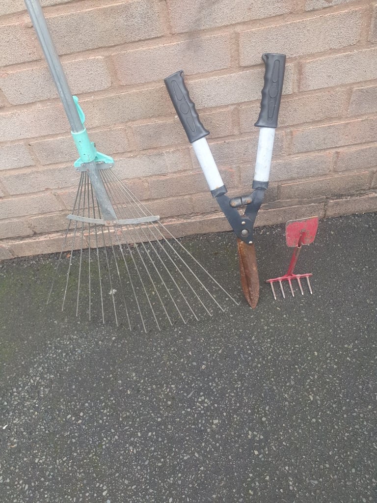 image for Fold Up Rake, Hedge Cutters & Small Shovel/Rake , Good Condition, Very Useful 