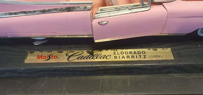 Maisto 1/18 Scale Diecast Model Car - 36813 1959 Cadillac Eldorado Biarritz Pink