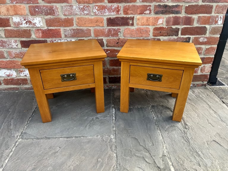 Pair of Oak Bedside Tables - Excellent Condition 