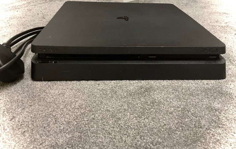 PlayStation 4 Slim Console|Jet Black|500GB Good Condition|Comes With Controller 