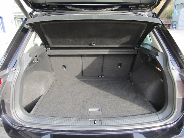 LEFT HAND DRIVE 2019 VOLKSWAGEN TIGUAN 2.0 TDi SE DSG AUTO 5DR EURO 6 FRENCH REG