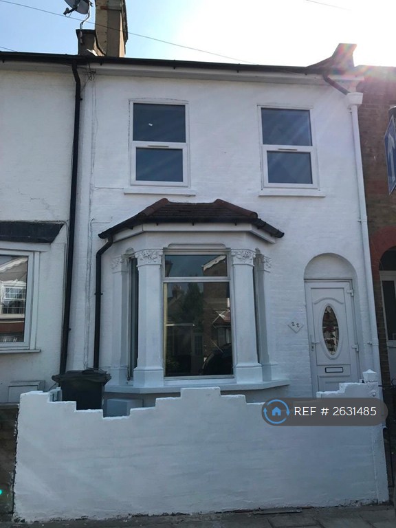 4 bedroom house in Chapel Road, Hounslow, TW3 (4 bed) (#2631485)