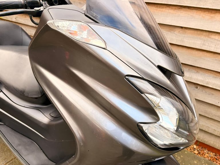 2010 / 10 Yamaha YP400 Majesty £1500 Silver 34049 miles.