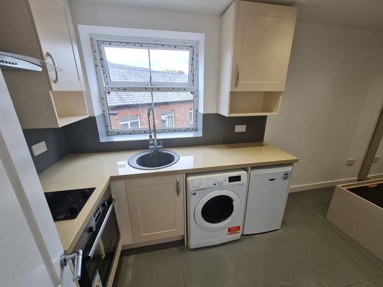 Studio Flat Available Bills Included-Withington-M20