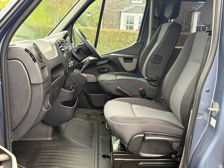 2017 Renault Master SL28dCi 170 Business AUTOMATIC WHEELCHAIR ACCESS/CAMPER PANEL VAN Diesel Auto...