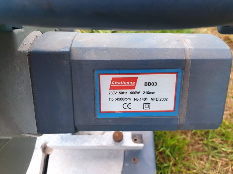 CHALLENGE 800W 210MM BLADE COMPOUND MITRE SAW IN GOOD WORKING ORDER + CAN BE SEEN WORKING