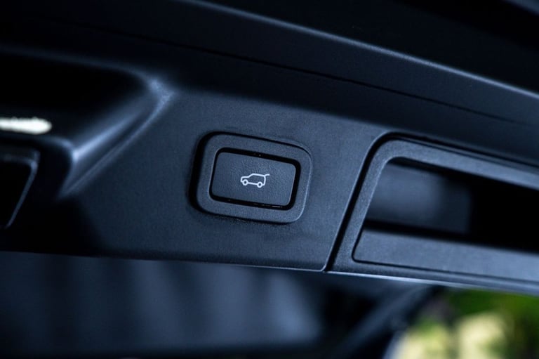 2019 Land Rover Range Rover Velar 3.0 D300 R-Dynamic HSE SUV 5dr Diesel Auto 4WD Euro 6 (s/s) (30...