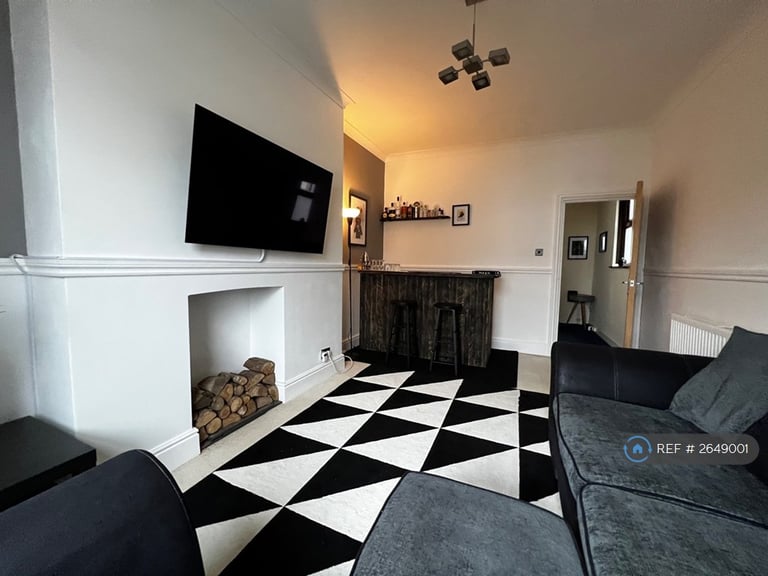 2 bedroom flat in Claude Road, Cardiff, CF24 (2 bed) (#2649001)
