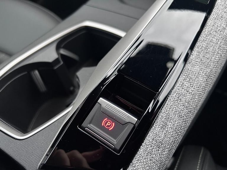 2025 Peugeot 5008 1.2 Hybrid Gt Suv 5dr Petrol Hybrid E Dsc6 Euro 6 (s/s) (136 Ps) HATCHBACK Petr...