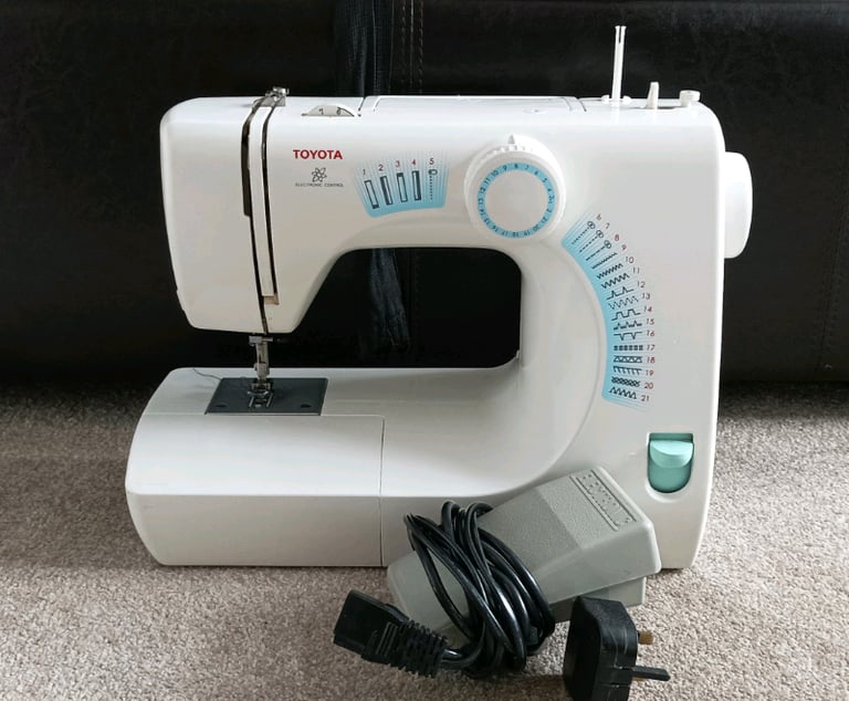 Toyota sewing machine 