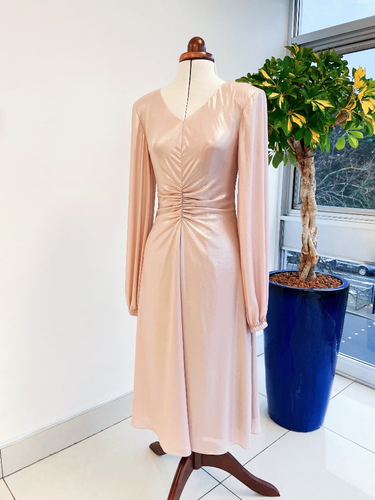 Seamstress/Bespoke Dressmaker/Tailor/Alterations/Custom Clothing