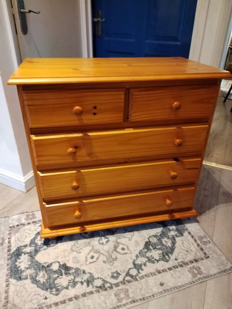 Pine Chest of drawers 